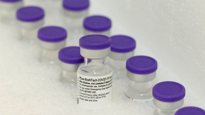 Ο επικεφαλής της BioNTech προβλέπει ότι το 2022 τα εμβόλια Covid-19 θα χρειαστούν ανανέωση λόγω νέων μεταλλάξεων