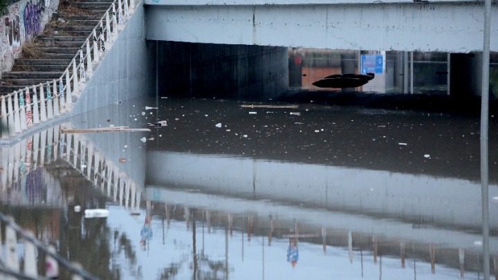 ΟΣΥ: Ενημέρωση για το εγκλωβισμένο-πλημμυρισμένο λεωφορείο στην Παραλιακή