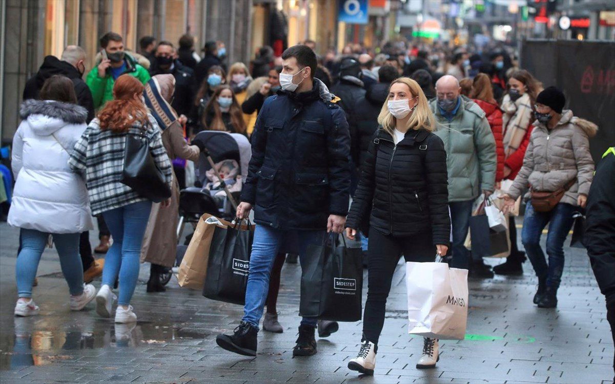 Ποιοι περιορισμοί ισχύουν από τη Δευτέρα: Ολα τα νέα μέτρα στο ΦΕΚ