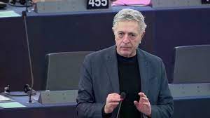 «Πόλεμος» ΣΥΡΙΖΑ – Κούλογλου μετά την αποχώρηση του ευρωβουλευτή – Δεν παραδίδει την έδρα, όπως ζητά το κόμμα