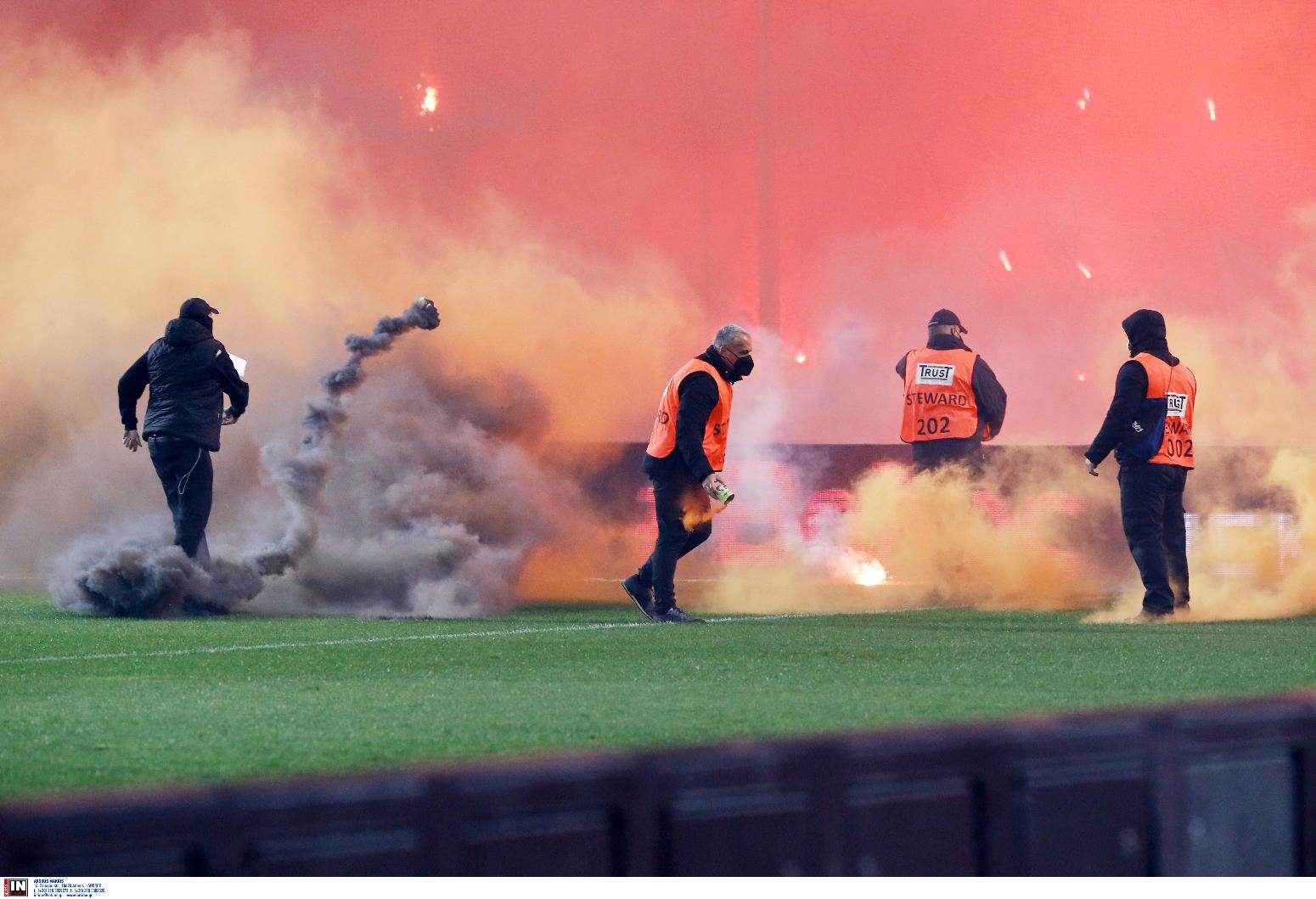 Super League: Επεισόδια στην Τούμπα – Διακοπή στο ντέρμπι ΠΑΟΚ – Άρης