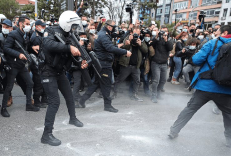 Κοινωνική και οικονομική κρίση στην Τουρκία – Μεγάλη ανησυχία στην Ελλάδα