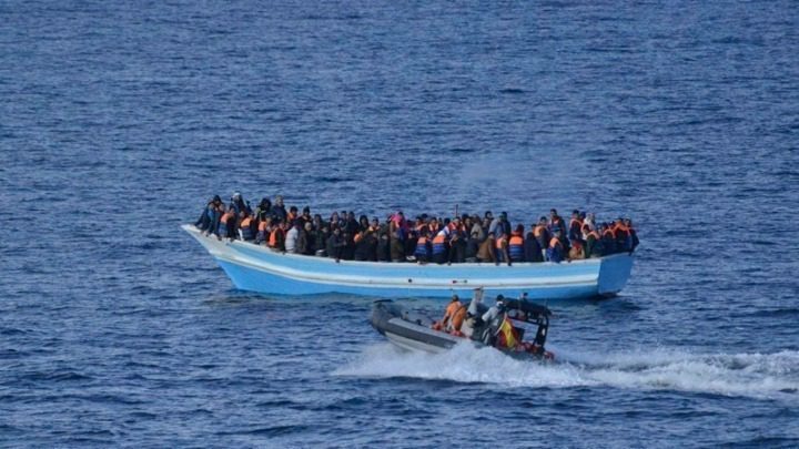 Δέκα πτώματα εντοπίστηκαν σε πλοιάριο που μετέφερε μετανάστες ανοικτά της Λιβύης