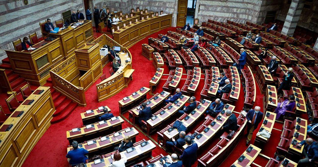 Επικοινωνία Τασούλα με τον νέο πρόεδρο της ΚΟ του ΣΥΡΙΖΑ για τη χωροταξία των κομμάτων στην Ολομέλεια