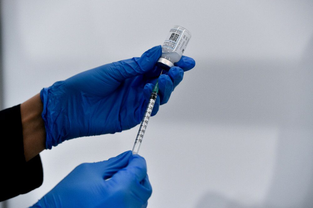 ΠΟΥ: Τα εμβόλια έσωσαν τουλάχιστον μισό εκατομμύριο ζωές στην Ευρώπη