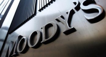 Moody’s: Aναβάθμιση του αξιόχρεου της Ελλάδας κατά δυο βαθμίδες, σε Ba1 από Ba3