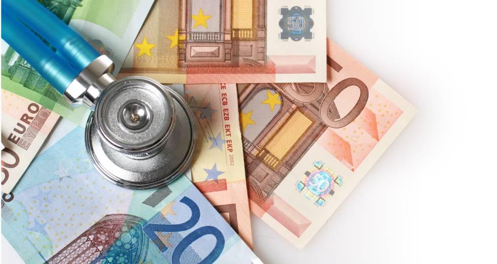 Γονικές παροχές μετρητών: Ποιοι δικαιούνται το αφορολόγητο όριο των 800.000 ευρώ