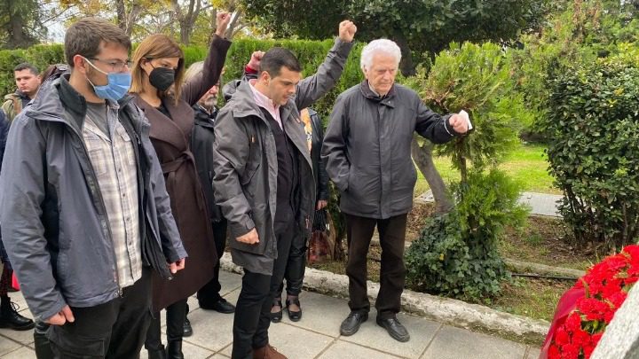 Αντιπροσωπεία του ΣΥΡΙΖΑ – ΠΣ κατέθεσε στεφάνι στο Μνημείο του Πολυτεχνείου