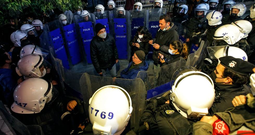 Καζάνι που βράζει η τουρκική κοινωνία – Χιλιάδες στους δρόμους κατά Ερντογάν