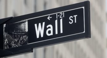 Black Friday Wall Street: Βαριές απώλειες λόγω της νέας μετάλλαξης