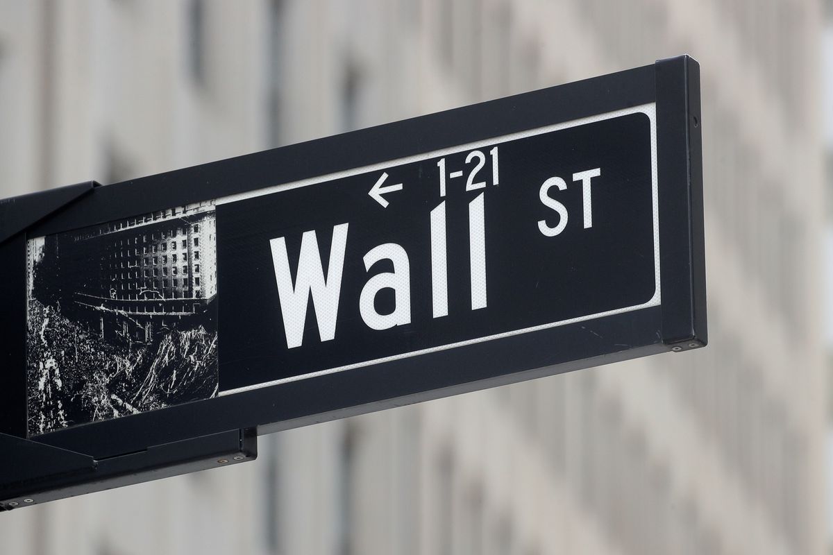 Black Friday Wall Street: Βαριές απώλειες λόγω της νέας μετάλλαξης