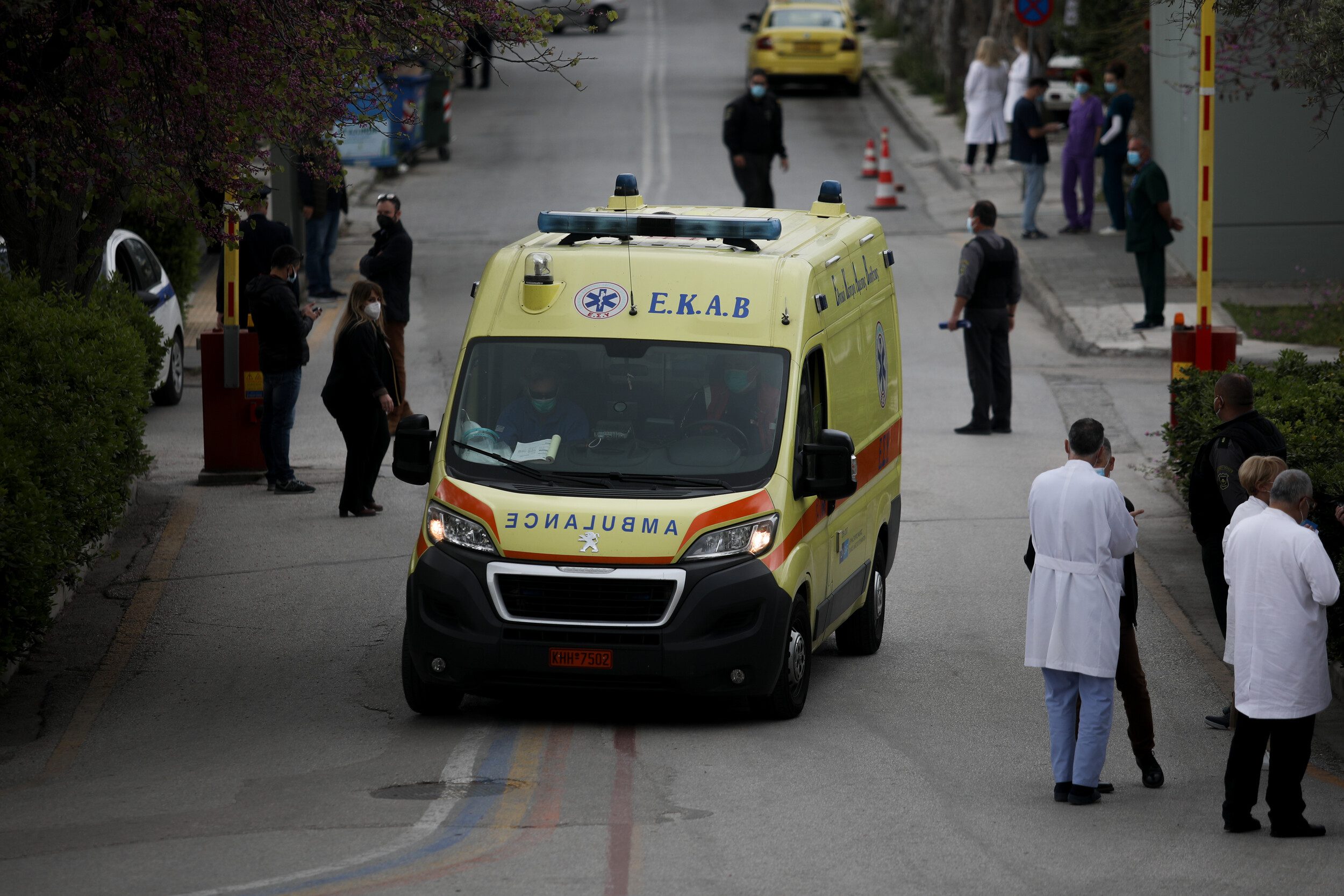 Παίδων: 13χρονη δίνει μάχη διασωληνωμένη με Covid-19