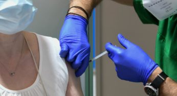 ΕΜΑ: Ασφαλής και αποτελεσματική η αναμνηστική δόση των εμβολίων στους τρεις μήνες
