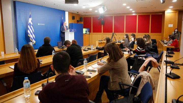 Το εικονικό briefing και η εικονική πραγματικότητα του Μαξίμου…