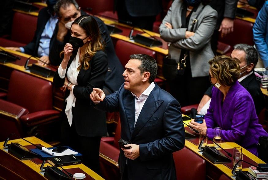 Τροπολογία για μη πληρωμή της ρήτρας αναπροσαρμογής καταθέτει ο ΣΥΡΙΖΑ – Στη ΡΑΕ ο Τσίπρας