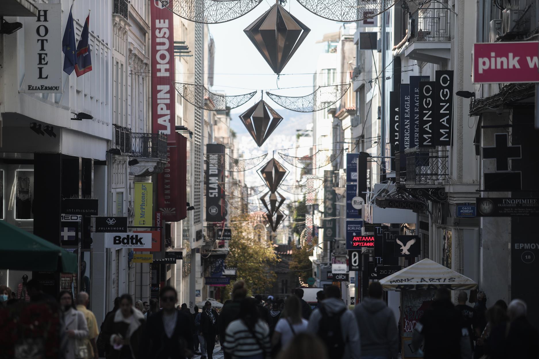 Εορταστικό ωράριο: Ποιες Κυριακές θα είναι ανοιχτά τα καταστήματα