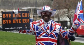 Αυξάνονται σταθερά οι «κοψοχέρηδες» οπαδοί του Brexit ένα χρόνο μετά