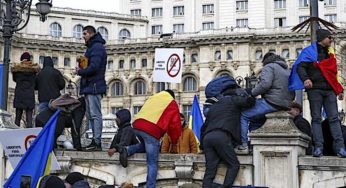 Εφοδο στο κοινοβούλιο της Ρουμανίας επιχείρησαν φανατικοί αντιεμβολιαστές