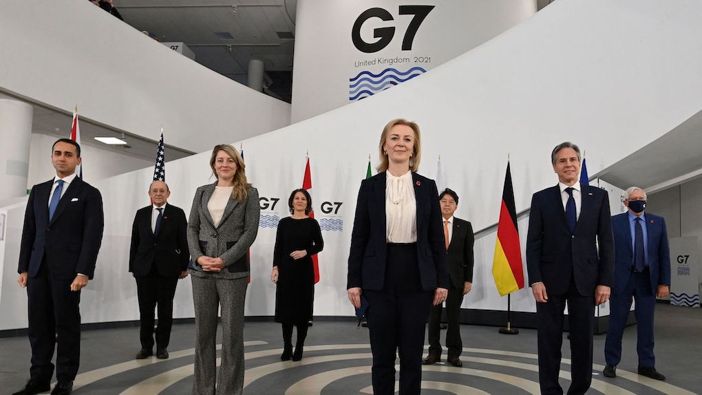 «Φιλιά απ’ το Λίβερπουλ» έστειλε στη Μόσχα η G7