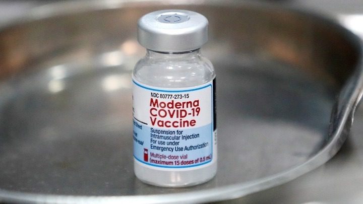 Το εμβόλιο Moderna μετά από Pfizer ή AstraZeneca παρέχει καλύτερη προστασία