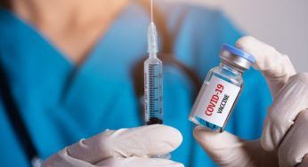 Επιλογή απόγνωσης για την κυβέρνηση ο υποχρεωτικός εμβολιασμός