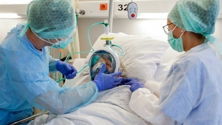 Αυξήθηκαν κατά 42% οι εισαγωγές στα νοσοκομεία μέσα σε μία ημέρα – Εκρηκτική η κατάσταση στο ΕΣΥ