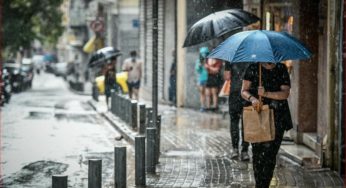 Καιρός: Βροχές, ισχυροί άνεμοι στο Αιγαίο και άνοδος της θερμοκρασίας
