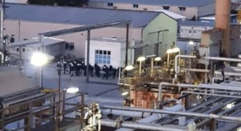Energean: Τα ΜΑΤ κατέλαβαν το εργοστάσιο – Προσαγωγές εργαζομένων στον Πρίνο