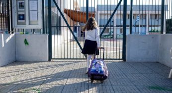 Μέχρι δυο χρόνια φυλάκιση στους αντιεμβολιαστές γονείς που δεν στέλνουν τα παιδιά τους σχολείο
