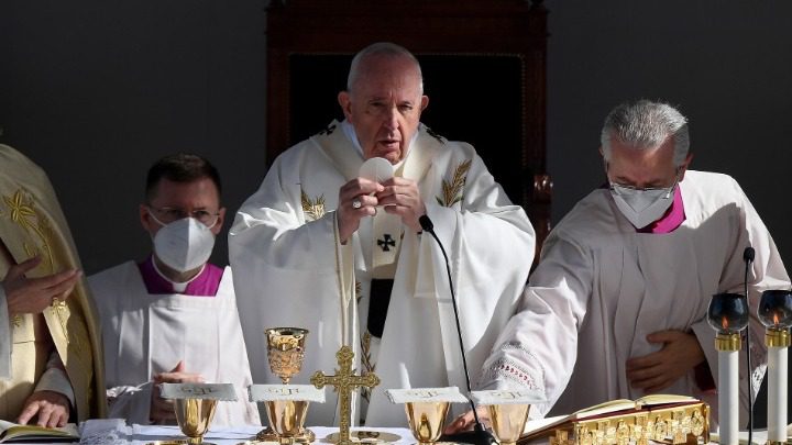 Θεία Λειτουργία από τον πάπα Φραγκίσκο στο ΓΣΠ – Συνάντηση με τον αρχιεπίσκοπο Χρυσόστομο