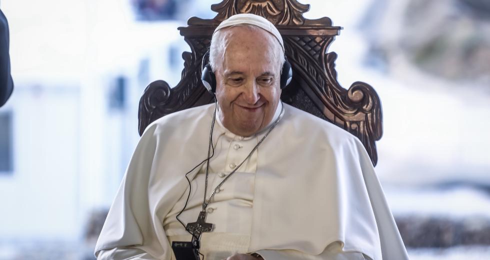 Όχι φράχτες και σεβασμό της νομιμότητας ζήτησε ο Πάπας από τη Λέσβο