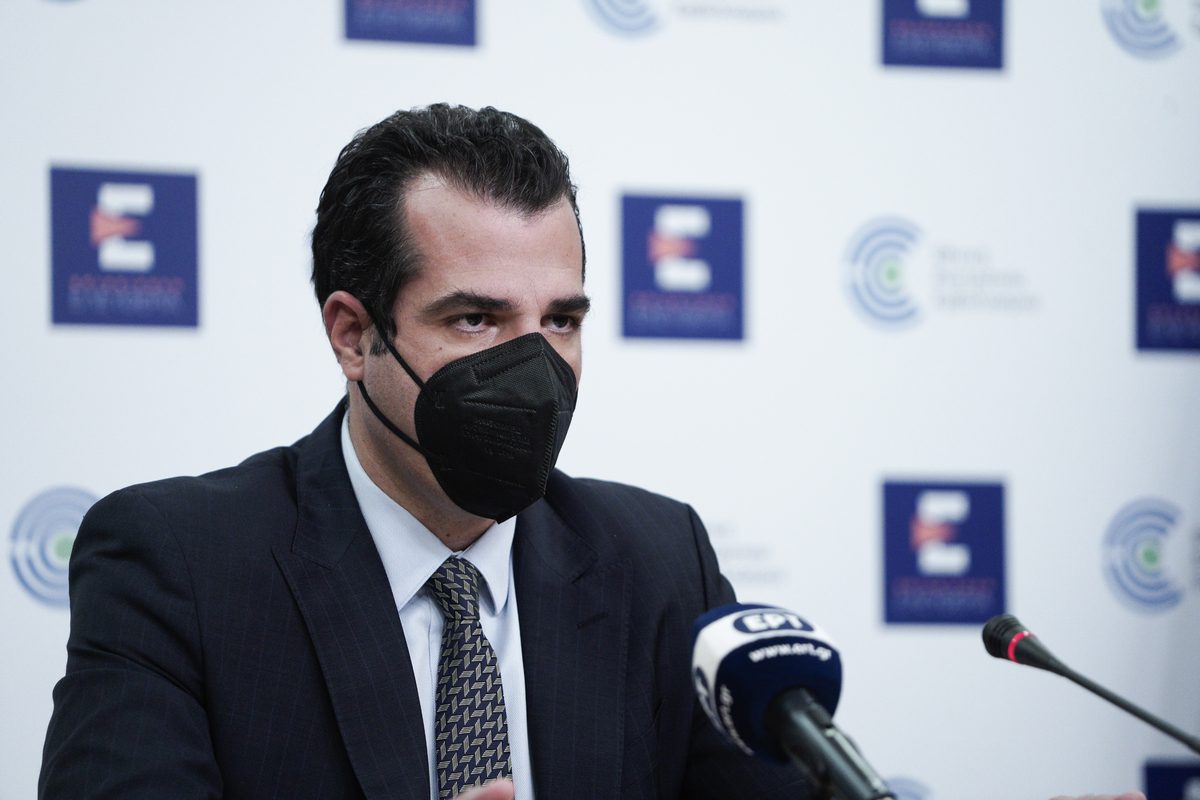 Από 3 μέχρι 16 Ιανουαρίου η ισχύς των νέων μέτρων – Διπλή μάσκα σε εργαζόμενους στην εστίαση και τηλεργασία έως 50%