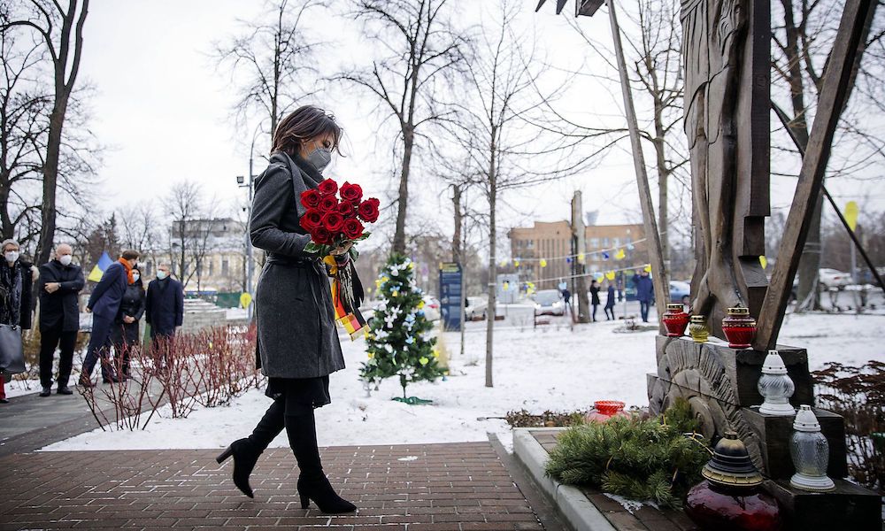 Η Ανναλένα Μπέρμποκ στο Κίεβο, με στόχο γερμανογαλλική διαμεσολάβηση στο «Ουκρανικό»