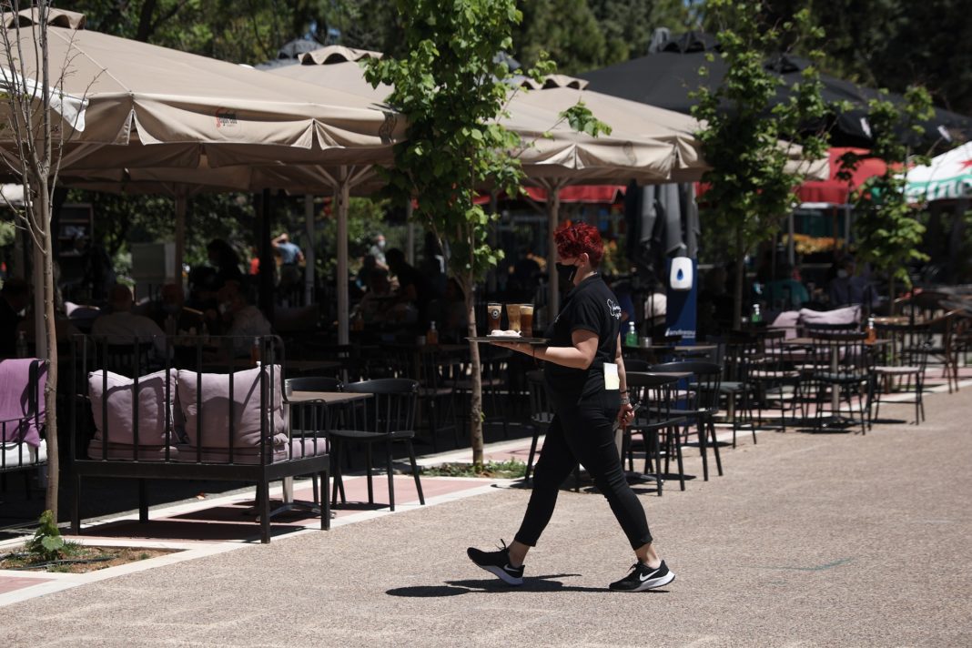 Αφορολόγητα τα φιλοδωρήματα με νομοθετική ρύθμιση