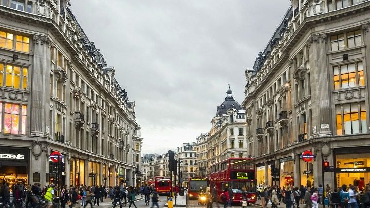 Η Oxford Street του Λονδίνου ο πλέον δημοφιλής εμπορικός δρόμος στην Ευρώπη