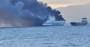 Αγωνία: Αγνοούνται 11 άτομα – 2 εγκλωβισμένοι στο φλεγόμενο πλοίο Euroferry Olympia
