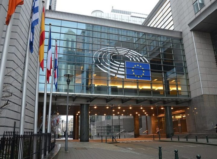 800px-European_Parliament_building_Brussels_3-1-960x636