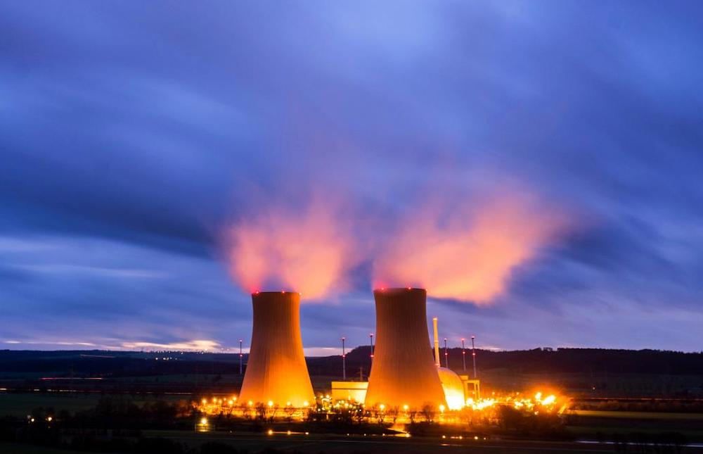 O Εμανουέλ Μακρόν ανακοίνωσε συνολικά 14 νέα πυρηνικά εργοστάσια