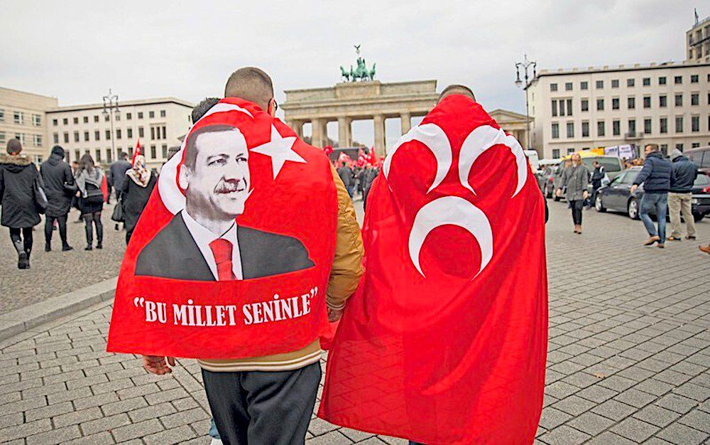 Το παρακράτος Ερντογάν στη Γερμανία και οι αρχές που κάνουν ότι δεν το βλέπουν