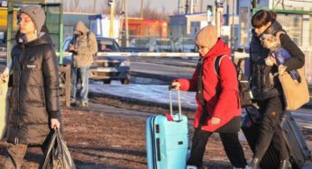 Οι Ρώσοι στο Χάρκοβο – Διαβουλεύσεις για το ενδεχόμενο συνομιλιών ανακωχής – Δυναμώνει το προσφυγικό ρεύμα στη Δύση
