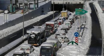 Γερμανικά ΜΜΕ: Η ανεπαρκής διαχείριση του χιονιά στην Ελλάδα