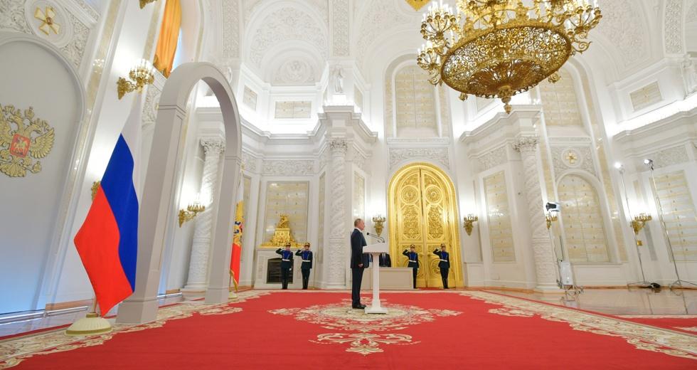 Η Μόσχα δηλώνει πρόθυμη να διαπραγματευτεί όρους παράδοσης με το Κίεβο