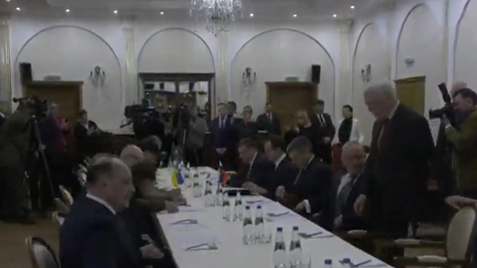 Στο τραπέζι της διαπραγμάτευσης Ρώσοι και Ουκρανοί – Ξεκίνησαν οι συνομιλίες στη Λευκορωσία