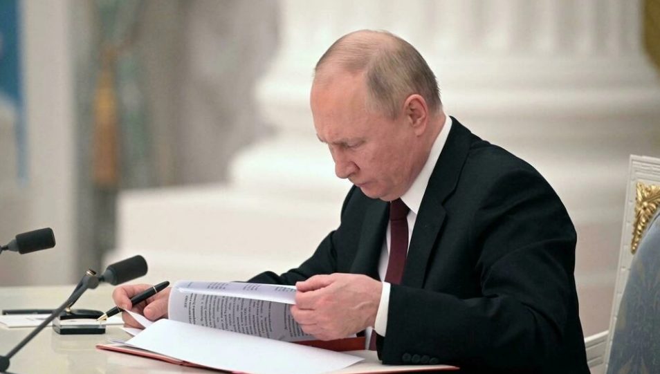 Ο Πούτιν υπέγραψε την προσάρτηση 4 περιφερειών της Ουκρανίας – «Η Δύση μάς θέλει σκλάβους»