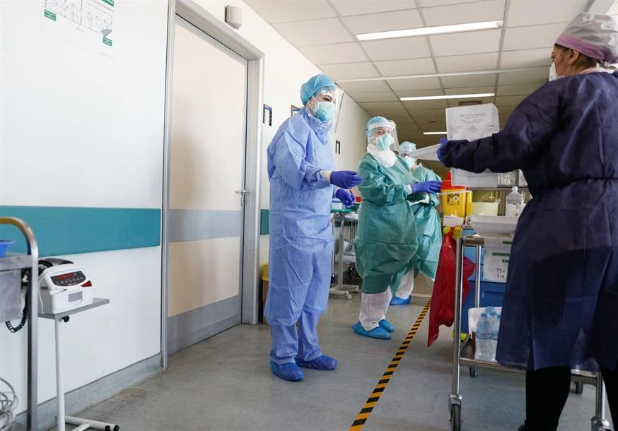 Kορωνοϊός: Καμπανάκι για την αναζωπύρωση της πανδημίας – Αύξηση εισαγωγών στα νοσοκομεία