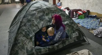 Aνθρωπιστικό δράμα: 1 εκατ. πρόσφυγες εγκατέλειψαν την Ουκρανία , ενώ επιχειρείται νέος γύρος διαπραγμάτευσης και οι επιθέσεις συνεχίζονται