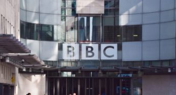 Το BBC ανέστειλε τη λειτουργία του στη Ρωσία