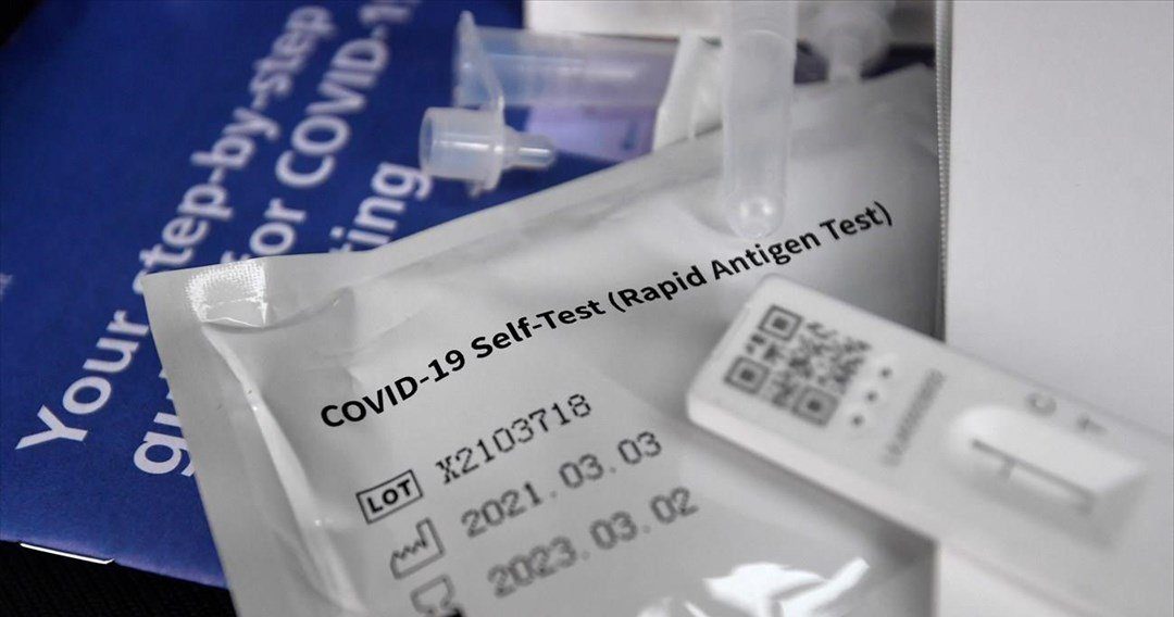 Νέα χαλάρωση των μέτρων: Μόνο ένα self test στα σχολεία – 100% πληρότητα στα γήπεδα