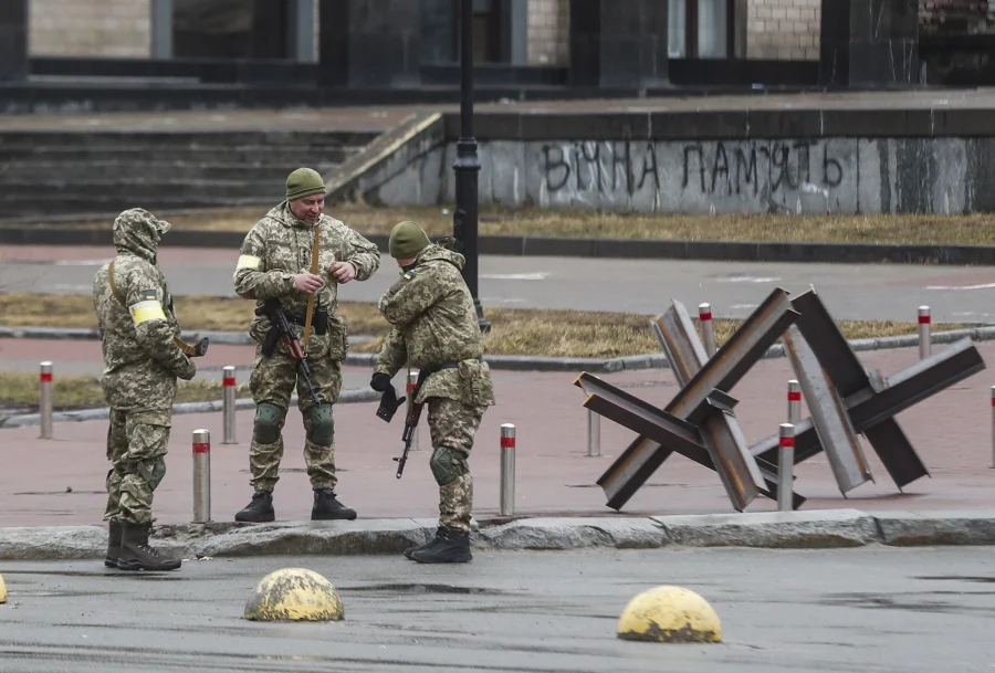 Πόλεμος Ουκρανία: Εκρήξεις στο Κίεβο πριν την τελική μάχη – Πλησιάζει φάλαγγα του ρωσικού στρατού