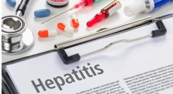 Δεν σχετίζονται με τα εμβόλια κατά του κορωνοϊού τα σοβαρά περιστατικά ηπατίτιδας σε παιδιά, γράφει ο Ηλίας Μόσιαλος